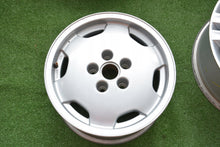 Laden Sie das Bild in den Galerie-Viewer, 1x Alufelge 15 Zoll 7.5&quot; 5x112 35ET Glanz Silber 441601025H Audi Rim Wheel