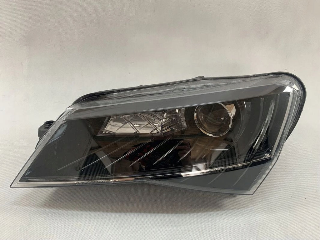 Frontscheinwerfer Skoda Superb III 3V1941015B FALSE Scheinwerfer Headlight SCH8328916278rh