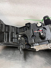 Laden Sie das Bild in den Galerie-Viewer, Frontscheinwerfer 260606256R LED Links Scheinwerfer Headlight