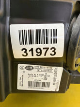 Laden Sie das Bild in den Galerie-Viewer, Frontscheinwerfer Mercedes-Benz W176 A1768205161 Xenon Rechts Headlight SCH7495086884pi