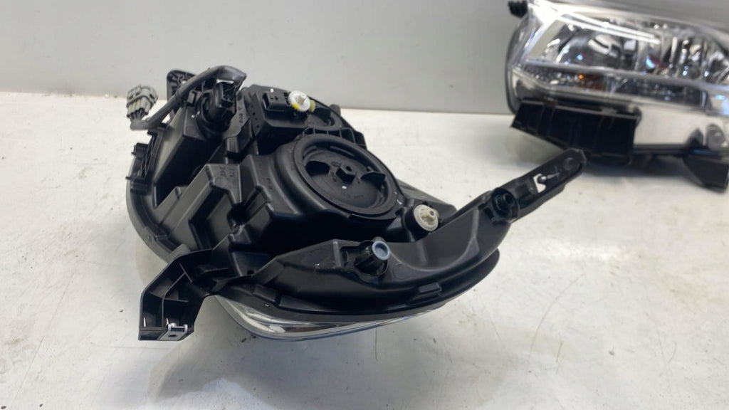 Frontscheinwerfer Mercedes-Benz X-Class A4709060700 Ein Satz Headlight SCH5858030999cl