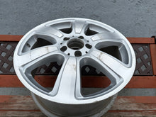 Load image into Gallery viewer, 1x Alufelge 18 Zoll 8.0&quot; 5x112 67ET Glanz Silber A2514011502 Mercedes-Benz