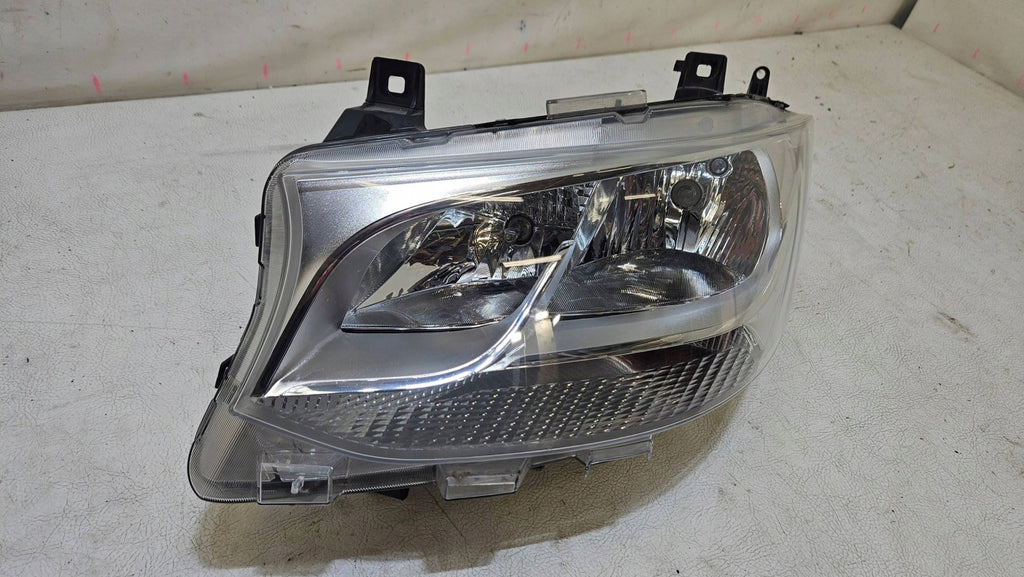Frontscheinwerfer Mercedes-Benz Sprinter A9109060000 Links Headlight SCH9678917430hy