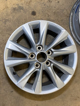 Load image into Gallery viewer, 1x Alufelge 16 Zoll 7.0" 5x114.3 40ET Glanz 42611-02Y50 Toyota I Rim Wheel FEL1928192569vf