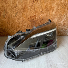 Load image into Gallery viewer, Frontscheinwerfer Toyota Yaris Cross Ein Satz Scheinwerfer Headlight SCH7092003280tl
