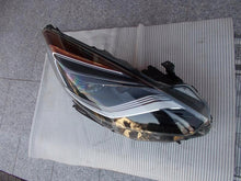 Laden Sie das Bild in den Galerie-Viewer, Frontscheinwerfer Opel Zafira C 13472663RH Rechts Scheinwerfer Headlight