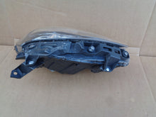 Laden Sie das Bild in den Galerie-Viewer, Frontscheinwerfer Renault Clio III 260104676 Rechts Scheinwerfer Headlight