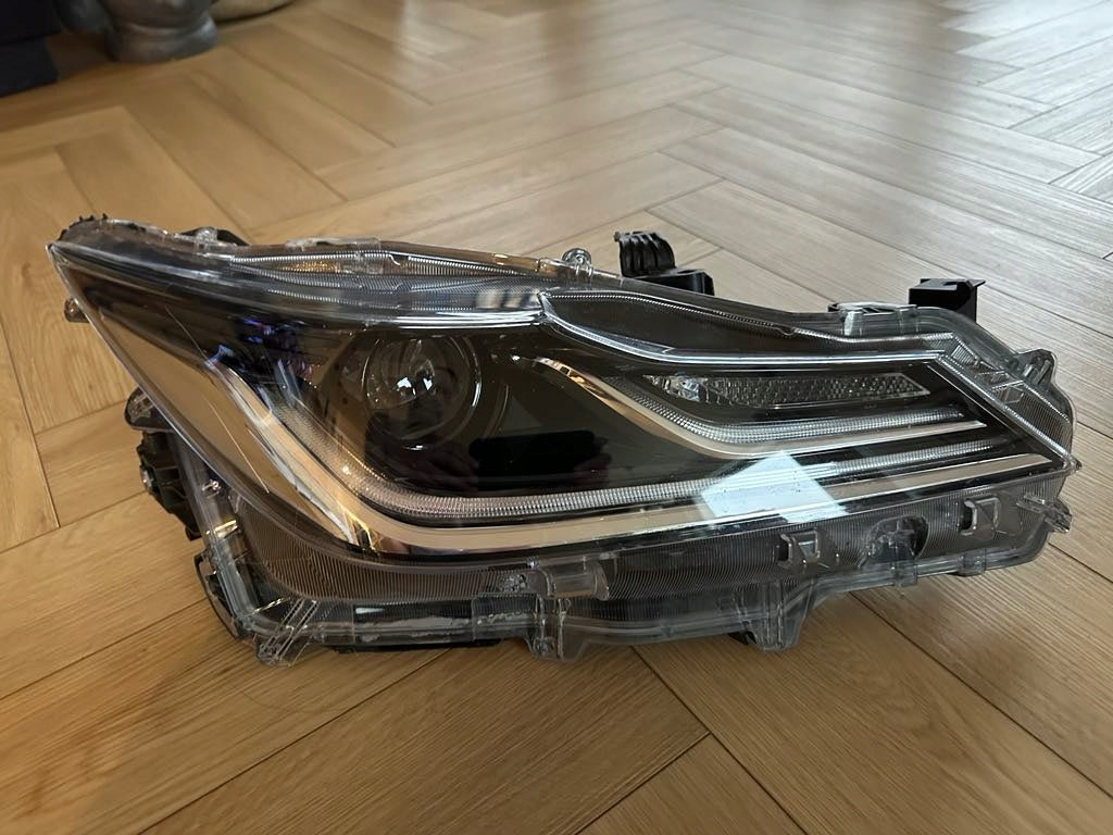 Frontscheinwerfer Toyota Corolla 81110-02 Rechts Scheinwerfer Headlight SCH4521390440ja