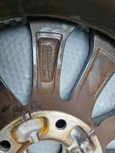 Load image into Gallery viewer, 1x Alufelge 16 Zoll 6.5&quot; 5x114.3 44ET Schwarz 403005287R 403008128R Renault