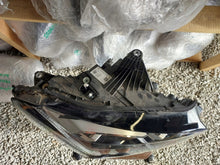 Laden Sie das Bild in den Galerie-Viewer, Frontscheinwerfer BMW 2 Active Tourer U06 5A42248-05 LED Rechts Headlight SCH2297548589od