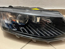 Laden Sie das Bild in den Galerie-Viewer, Frontscheinwerfer Skoda Octavia III 5E1941018B Xenon Rechts Headlight SCH5839603927vc