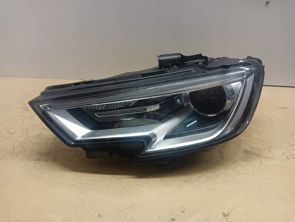 Frontscheinwerfer Audi A3 8V0941005E Xenon Ein Stück (Rechts oder Links)