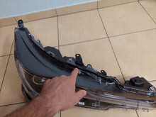 Laden Sie das Bild in den Galerie-Viewer, Frontscheinwerfer Toyota Corolla 450982 L331819 450983 L331832 LED Ein Satz