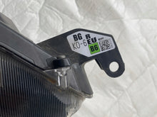 Load image into Gallery viewer, Frontscheinwerfer Toyota Yaris Rechts Scheinwerfer Headlight