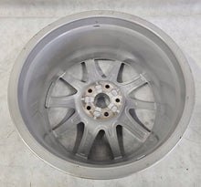 Laden Sie das Bild in den Galerie-Viewer, 1x Alufelge 18 Zoll 8.0" 5x112 46ET Glanz Silber 8Y0601025M Audi A3 Rim Wheel FEL4891826582mo