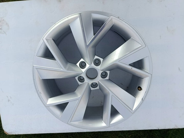 1x Alufelge 19 Zoll 565601025F Skoda Kodiaq Rim Wheel FEL6586005506hb