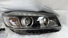 Laden Sie das Bild in den Galerie-Viewer, Frontscheinwerfer Kia Sorento I 92102-C5200 Rechts Scheinwerfer Headlight SCH6686129244mo