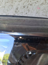 Laden Sie das Bild in den Galerie-Viewer, Frontscheinwerfer Ford Focus MX7B-13E014-CC Halogen Rechts Headlight