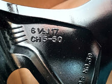 Load image into Gallery viewer, 1x Alufelge 17 Zoll 6.5" 5x114.3 50ET Glanz Schwarz 403004905R Dacia Duster FEL6066844376ts