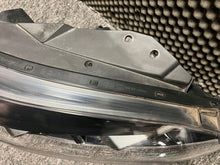 Laden Sie das Bild in den Galerie-Viewer, Frontscheinwerfer Kia Ceed J792111020 Rechts Scheinwerfer Headlight SCH6781793126zw