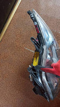 Laden Sie das Bild in den Galerie-Viewer, Frontscheinwerfer Toyota Auris Xenon Links Scheinwerfer Headlight