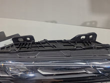 Laden Sie das Bild in den Galerie-Viewer, Frontscheinwerfer BMW 7 9879936-11 LED Rechts Scheinwerfer Headlight SCH3126015337gz