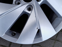Laden Sie das Bild in den Galerie-Viewer, 1x Alufelge 17 Zoll 7.0" 5x112 51ET 5H0601025C VW Rim Wheel FEL8868345450tg