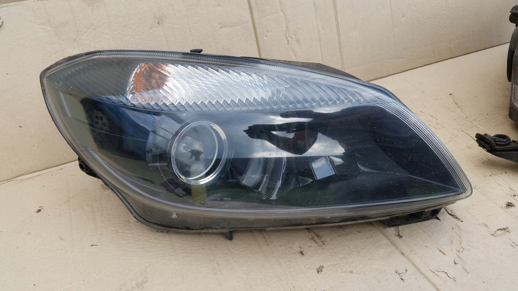 Frontscheinwerfer Skoda Fabia 5J1941018F Ein Satz Scheinwerfer Headlight