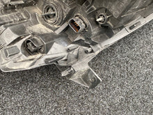 Laden Sie das Bild in den Galerie-Viewer, Frontscheinwerfer Opel Vivaro Trafic 93461914 Links Scheinwerfer Headlight