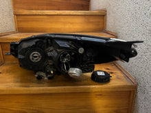 Laden Sie das Bild in den Galerie-Viewer, Frontscheinwerfer Mazda II Xenon Rechts Scheinwerfer Headlight