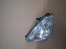Laden Sie das Bild in den Galerie-Viewer, Frontscheinwerfer Toyota Corolla Verso Rechts Scheinwerfer Headlight SCH3993683658le