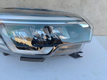 Load image into Gallery viewer, Frontscheinwerfer Renault Trafic III 260102899R Rechts Scheinwerfer Headlight SCH2312669018lz