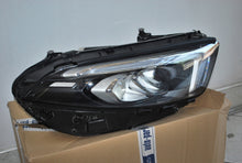 Laden Sie das Bild in den Galerie-Viewer, Frontscheinwerfer Mercedes-Benz W177 A1779063805 LED Rechts Headlight SCH2327330432ml