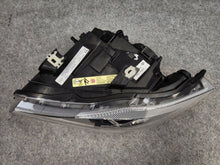Laden Sie das Bild in den Galerie-Viewer, Frontscheinwerfer BMW 3 E91 E90 6264310002SCZ 6942739 7161671 Links Headlight SCH3021508889dz
