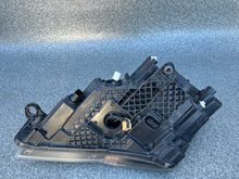 Laden Sie das Bild in den Galerie-Viewer, Frontscheinwerfer Skoda Superb III 3V1941016A Xenon Rechts Headlight