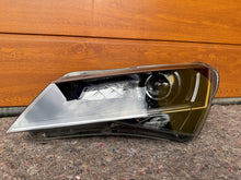 Laden Sie das Bild in den Galerie-Viewer, Frontscheinwerfer Skoda Superb III 3V1941015B Xenon Links Scheinwerfer Headlight