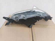 Laden Sie das Bild in den Galerie-Viewer, Frontscheinwerfer Toyota Hilux VIII 0K-177 Links Scheinwerfer Headlight SCH5737574828tr