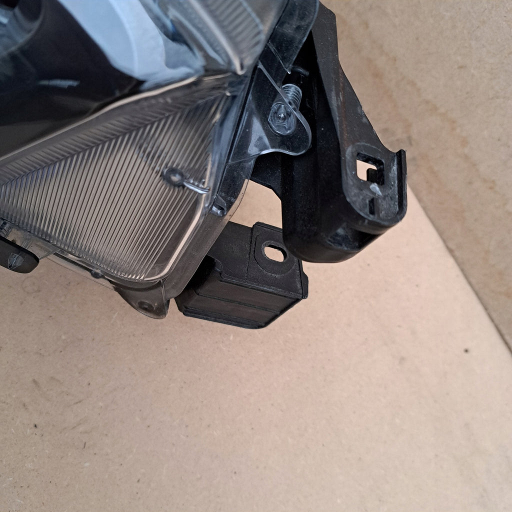 Frontscheinwerfer Toyota Hilux 1EJ923368 LED Rechts Scheinwerfer Headlight SCH2067235245sh