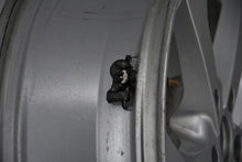 Load image into Gallery viewer, 1x Alufelge 17 Zoll 7.0" 5x114.3 40ET Glanz Silber KE409-HV200 Nissan I FEL5304006826rf