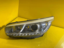 Load image into Gallery viewer, Frontscheinwerfer Kia Ceed 92101A2220 92101-A2220 Xenon Links Headlight