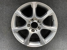 Laden Sie das Bild in den Galerie-Viewer, 1x Alufelge 17 Zoll 7.0" 5x112 A2044016902 Mercedes-Benz W204 Rim Wheel FEL9780353709vw