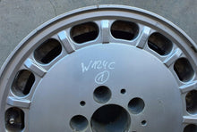 Laden Sie das Bild in den Galerie-Viewer, 1x Alufelge 15 Zoll 7.0&quot; 5x112 Mercedes-Benz W124 Rim Wheel