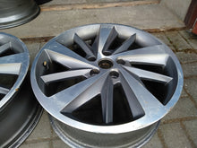 Load image into Gallery viewer, 1x Alufelge 18 Zoll 7.5&quot; 5x112 51ET Glanz Grau 5F0601025E Mg Leon Rim Wheel