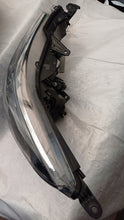 Laden Sie das Bild in den Galerie-Viewer, Frontscheinwerfer Toyota Avensis 12V23825 LED Ein Stück (Rechts oder Links) SCH8189163167lg