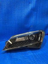 Laden Sie das Bild in den Galerie-Viewer, Frontscheinwerfer Skoda Superb III 3V1941015A LED Links Scheinwerfer Headlight