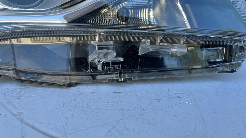 Frontscheinwerfer Toyota Yaris Rechts Scheinwerfer Headlight SCH4202706820sp