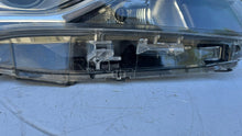 Load image into Gallery viewer, Frontscheinwerfer Toyota Yaris Rechts Scheinwerfer Headlight SCH4202706820sp