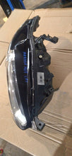 Laden Sie das Bild in den Galerie-Viewer, Frontscheinwerfer Ford Mondeo ES73-13W030EA Ein Stück (Rechts oder Links) SCH3486324318lh