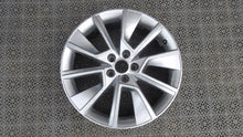Laden Sie das Bild in den Galerie-Viewer, 1x Alufelge 15 Zoll 6.0&quot; 5x100 38ET 5JA601025L Skoda Fabia Rapid Rim Wheel