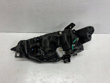 Laden Sie das Bild in den Galerie-Viewer, Frontscheinwerfer Mazda GRF5-51030 Ein Stück (Rechts oder Links) Headlight
